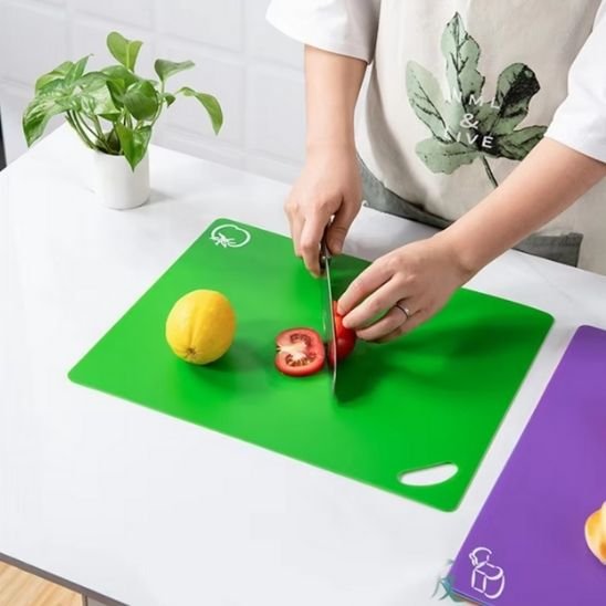 planche a decouper flexi color specialement pour legumes deux pieces